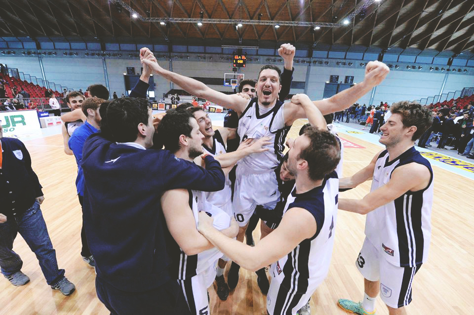 La prima squadra di Basket